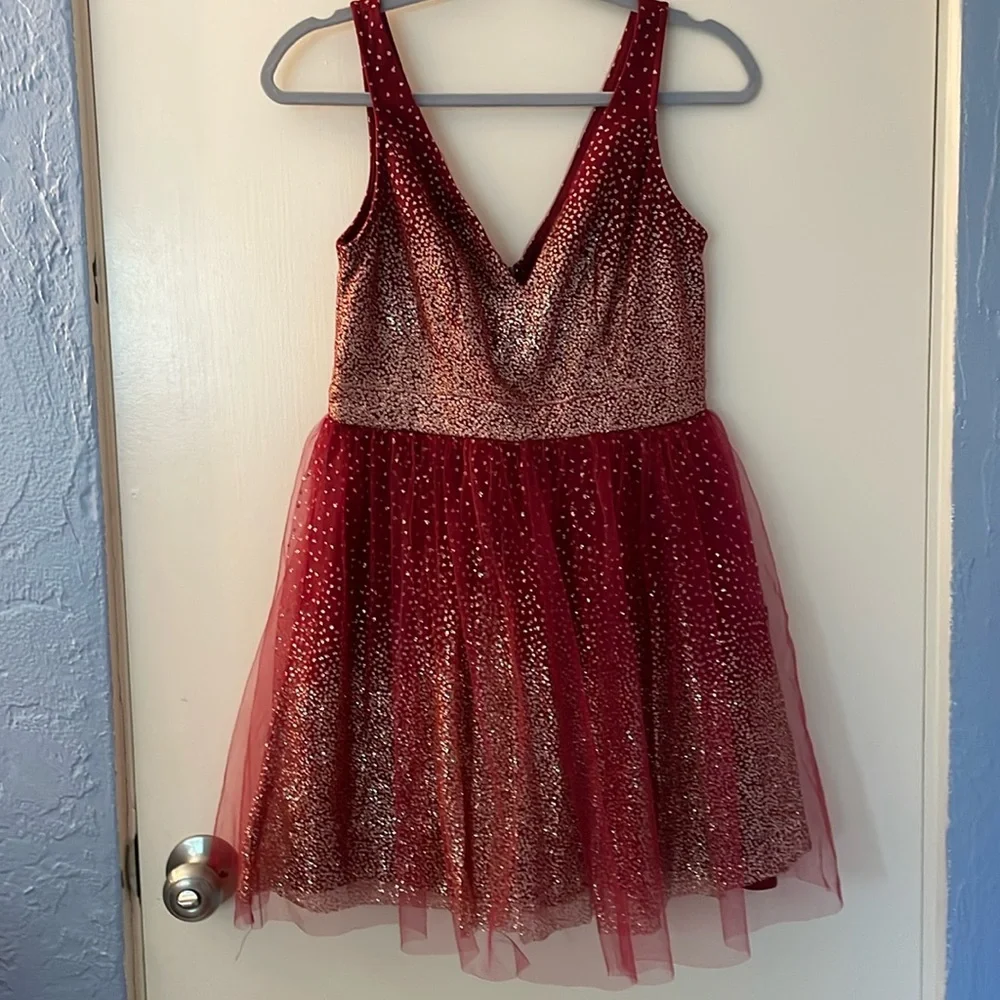 NWT Lulu's Burgundy Glitter Mini Dress - Picture 2 of 8